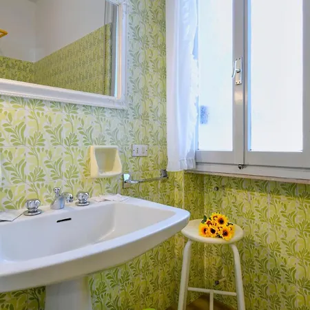 Desenzanoloft Official Partner Marriott Homes & - The Sunflower Front